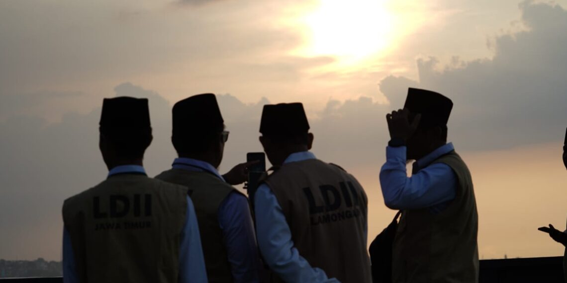 pengamatnhilal1syawal1447hidulfitri2026dipantaitanjungkodoklamongan | LDII JAWA TIMUR Tim Falakiyah LDII Jawa Timur melakukan pengamatan hilal 1 Syawal 1447 H di Pantai Tanjung Kodok Lamongan Kamis 193 Foto LINES Jatim