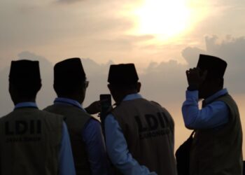 pengamatnhilal1syawal1447hidulfitri2026dipantaitanjungkodoklamongan | LDII JAWA TIMUR Tim Falakiyah LDII Jawa Timur melakukan pengamatan hilal 1 Syawal 1447 H di Pantai Tanjung Kodok Lamongan Kamis 193 Foto LINES Jatim