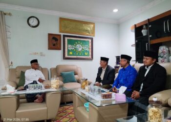 Pengurus Ponpes Wali Barokah Kediri silaturahim ke Ketum MUI KH Anwar Iskandar Foto KIM PPWB