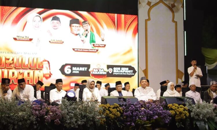 Sejumlah tokoh agama dan masyarakat menghadiri peringatan Malam Nuzulul Quran di GOR Seni Majapahit Mojokerto Kamis 632026 Foto LINES Mojokerto