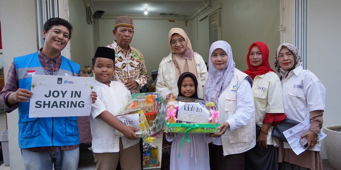 santunananakyatimipsmgununganyarseribusenyumldii | LDII JAWA TIMUR Penyaluran 30 paket parsel kepada anak yatim di Gunung Anyar Surabaya kolaborasi Yayasan Seribu Senyum IPSM dan PC LDII Gunung Anyar di Masjid Nurul Hikmah Foto LINES Jatim