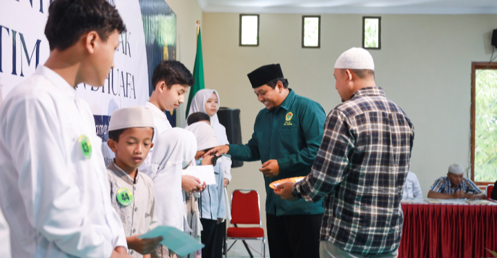 santunananakyatimldiijemberpadaramadan | LDII JAWA TIMUR DPD LDII Jember menyantuni 200 anak yatim dalam program sosial Ramadan 1447 H di Jember Minggu 13 Foto LINES Jember
