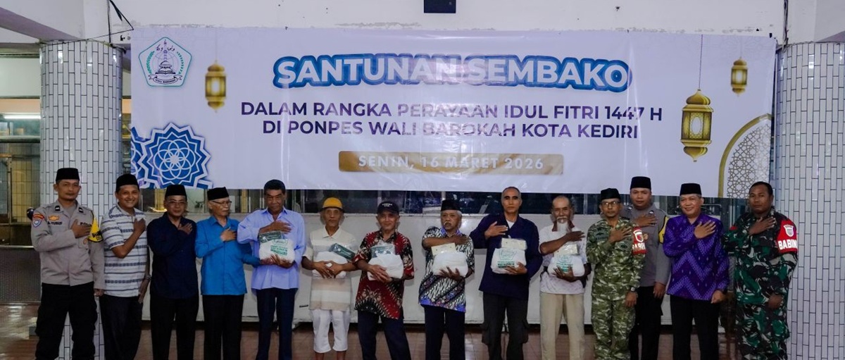 Santunan sembako Ponpes Wali Barokah kepada warga jelang Idulfitri 1447 H di Kota Kediri