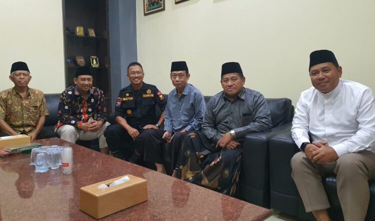 Silaturahim Ketua LD PBNU KH Abdullah Syamsul Arifin Gus Aab dengan pengurus DPW LDII Jawa Timur Rabu 123 di Kantor DPW LDII Jatim Surabaya Foto LINES Jatim