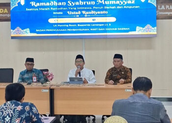 Ustaz Rusdiyanto dari LDII Lamongan menyampaikan tausiyah Ramadhan di Bapperida Lamongan, Jumat (6/3/2026). Foto: LINES Lamongan