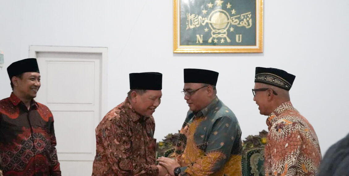 Silaturahim Syawal pengurus DPW LDII Jawa Timur dengan Wakil Ketua Umum MUI Jawa Timur Prof KH Halim Soebahar di Jember Foto LINES Jatim