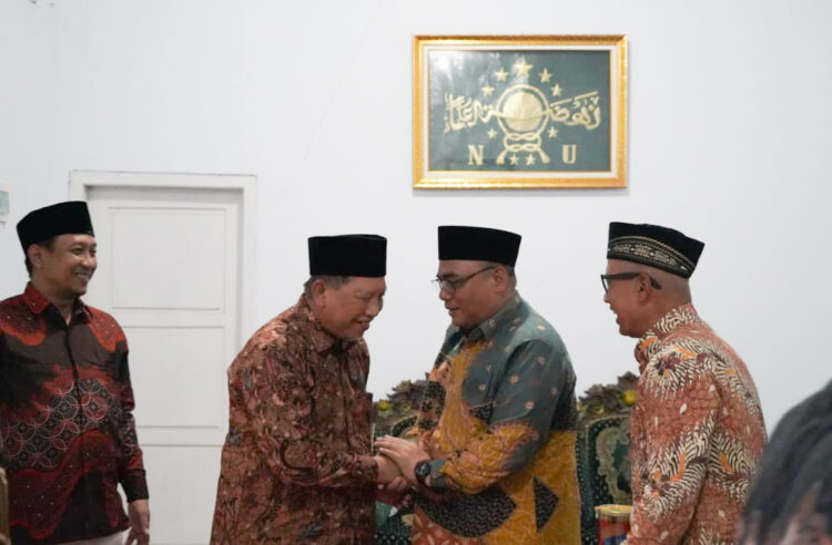 Silaturahim Syawal pengurus DPW LDII Jawa Timur dengan Wakil Ketua Umum MUI Jawa Timur Prof KH Halim Soebahar di Jember Foto LINES Jatim