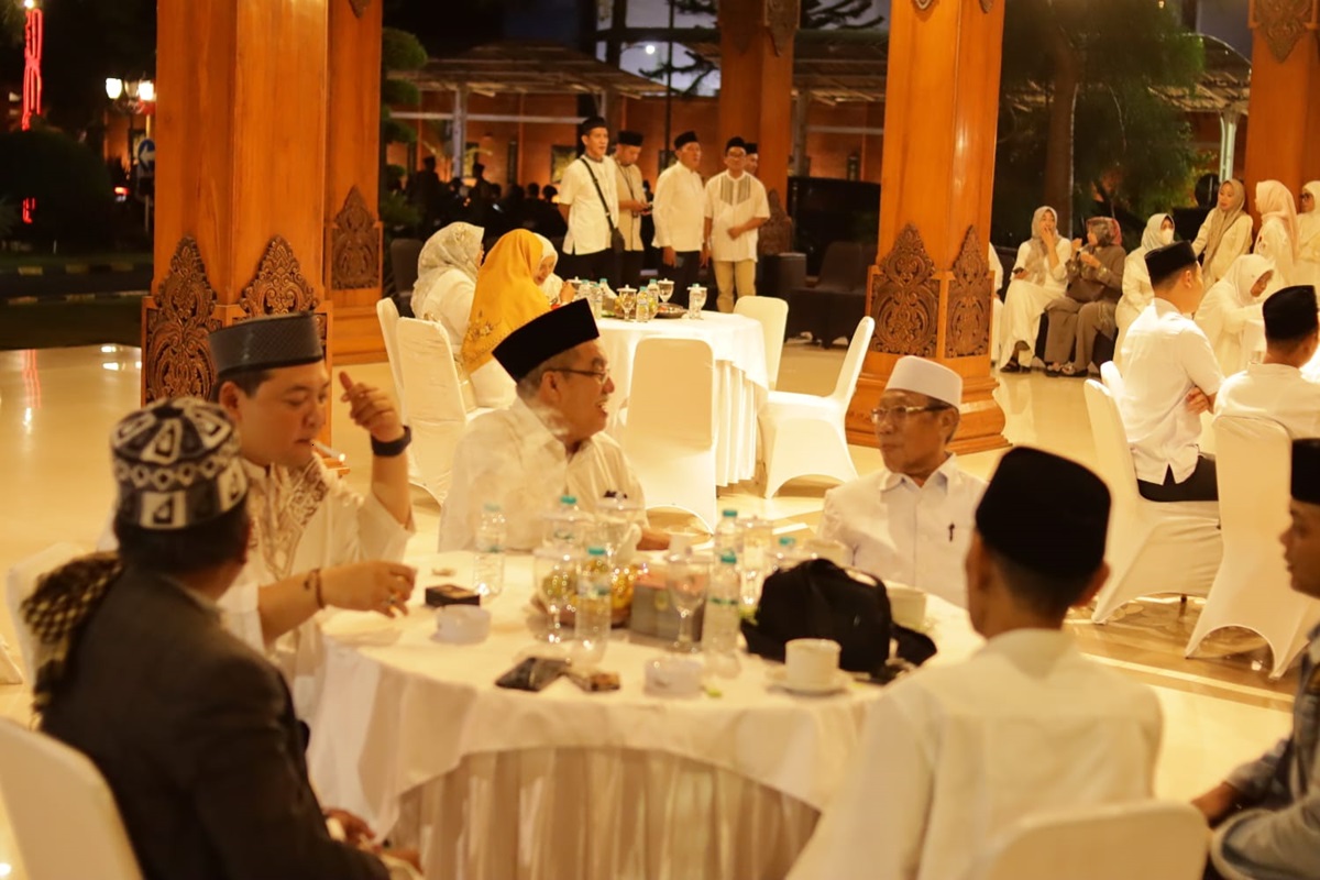 Wakil Ketua DPD LDII Mojokerto Imam Thohari tengah saat menghadiri peringatan Nuzulul Quran di GOR Seni Majapahit Mojokerto