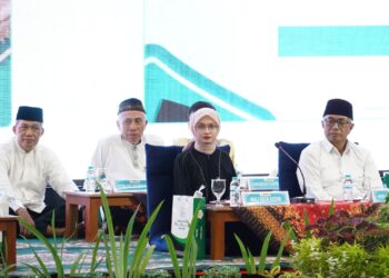 Wali Kota Kediri Vinanda Prameswati tengah bersama Wakil Wali Kota Kediri Qowimuddin menghadiri silaturahim dan buka puasa bersama di Ponpes Wali Barokah Kota Kediri Rabu 432026 Foto KIM PPWB