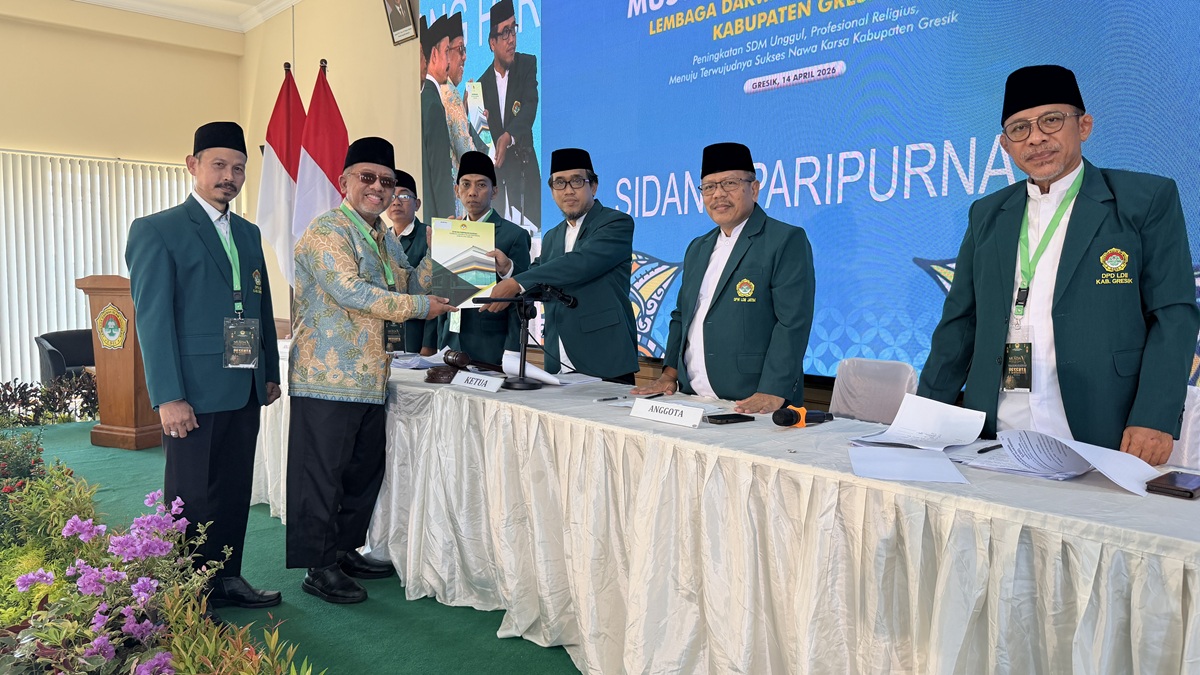 H Abdul Muis Zuhri menyerahkan laporan pertanggungjawaban masa bakti 20212026