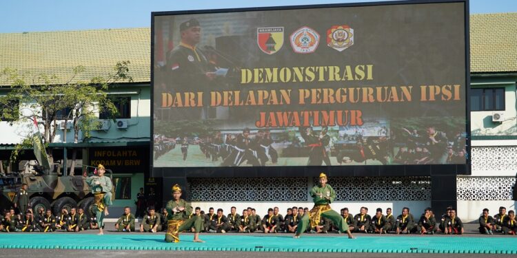 PenampilanPersinasASADJatimdiKodamVBrawijaya | LDII JAWA TIMUR Penampilan PERSINAS ASAD Jawa Timur di Lapangan Upacara Ahmad Yani Kodam VBrawijaya Foto LINES Jatim