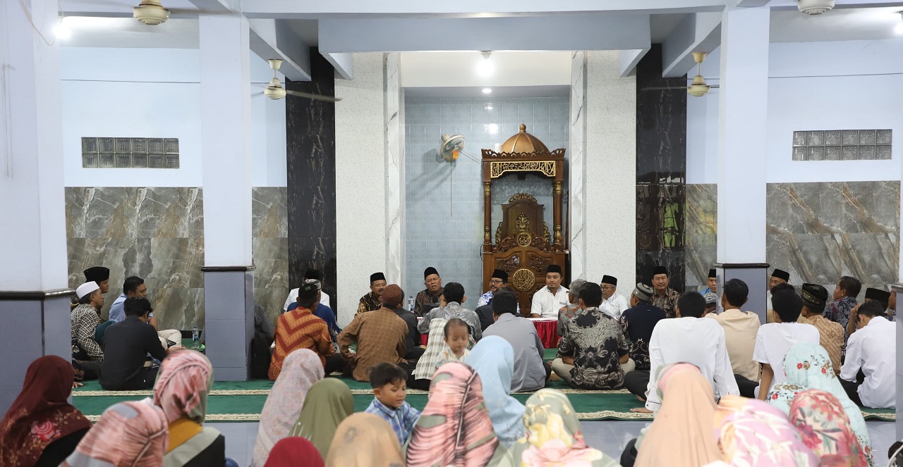 halal bihalal wabup jombang 2 | LDII JAWA TIMUR Pengurus tokoh agama dan warga LDII menghadiri halal bihalal yang digelar PC LDII Kecamatan Mojoagung di Aula Masjid Al Faqih Minggu 124 Dok LINES Jombang