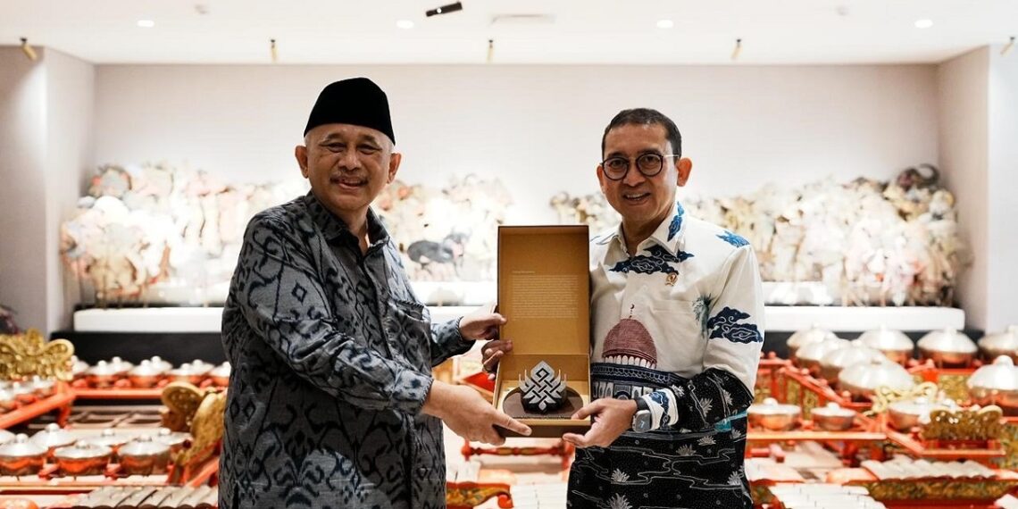 Ketua Umum DPP LDII KH Chriswanto Santoso dengan Menteri Kebudayaan RI Fadli Zon Foto LINES