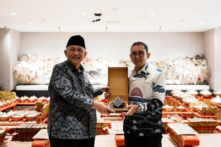 Ketua Umum DPP LDII KH Chriswanto Santoso dengan Menteri Kebudayaan RI Fadli Zon Foto LINES