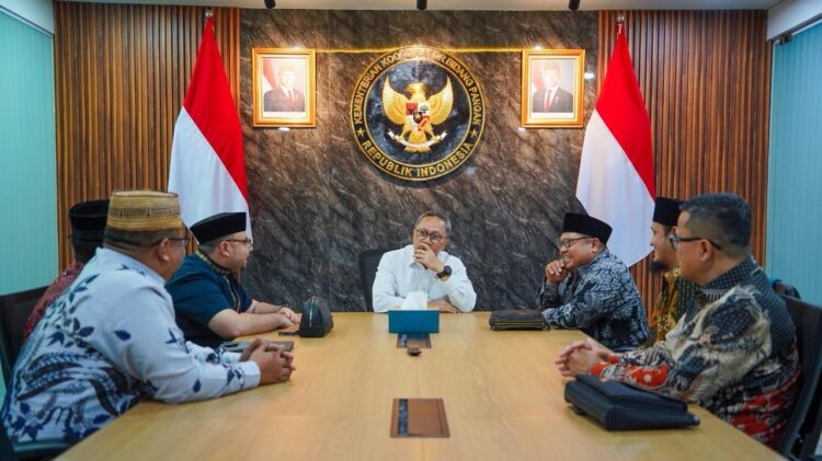 Menteri Koordinator Bidang Pangan Zulkifli Hasan saat menerima kunjungan DPP LDII Foto LINES