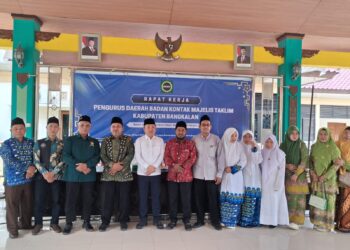 Wakil Ketua DPD LDII Kabupaten Bangkalan, Suratman, menyatakan kesiapan mendukung penyusunan program kerja BKMT. Ia juga menekankan pentingnya memperkuat kolaborasi antarorganisasi keagamaan agar program yang dijalankan bisa lebih optimal. Dok: LINES Bangkalan.