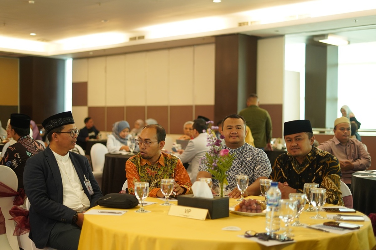 Ketua Ponpes Nurul Huda Al Manshurin Asyhari Eko Prayitno kanan