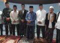 Ketua LDII Kabupaten Malang Subejan Subianto dan sejumlah tokoh agama bersama Bupati Sanusi usai shalat subuh Foto LINES Malang
