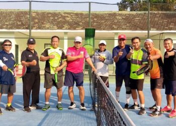sejumlah anggota Paguyuban Tenis Kediri PTK Foto LINES Kediri