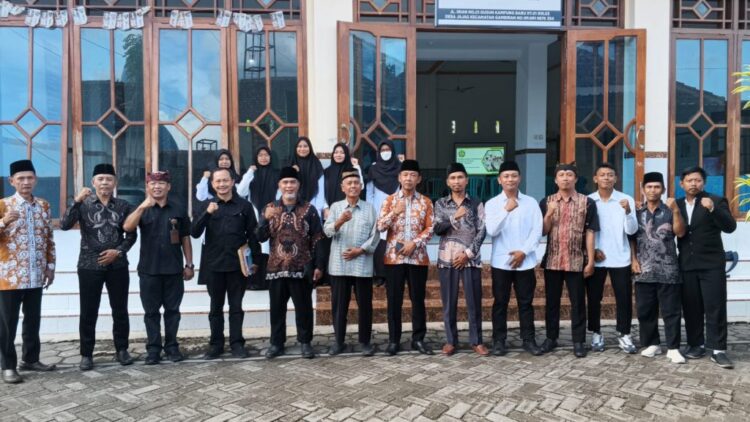 pendiriansdbudiutomobanyuwangi | LDII JAWA TIMUR Kasubag Perencanaan dan Program Dinas Pendidikan Banyuwangi Muisman bersama pengurus SD Budi Utomo