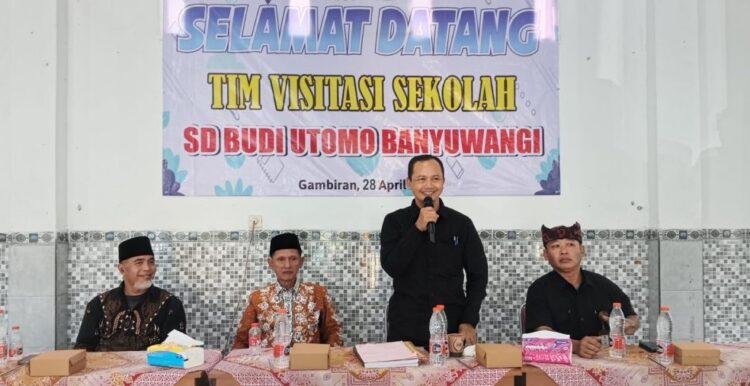 verifikasipendiriansdbudiutomobanyuwangi | LDII JAWA TIMUR Kasubag Perencanaan dan Program Dinas Pendidikan Banyuwangi Muisman kunjungi SD Budi Utomo Banyuwangi Foto LINES Banyuwangi