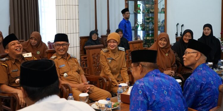 walikotakediribersamaulamakediriponpeswalibarokah | LDII JAWA TIMUR Wali Kota Kediri Vinanda Prameswati bersama Wakil Wali Kota Qowimuddin Thoha di Ponpes Wali Barokah Foto KIM PPWB