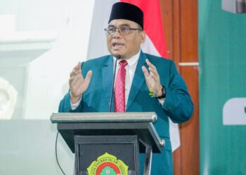 Ketua DPW LDII Jawa Timur Moch Amrodji Konawi memaparkan tiga fokus pendidikan LDII yakni pendidikan urusan dunia pendidikan keagamaan dan pendidikan karakter Menurutnya ketiga aspek tersebut diharapkan dapat menciptakan keseimbangan antara urusan dunia dan akhirat Dok LINES Jatim
