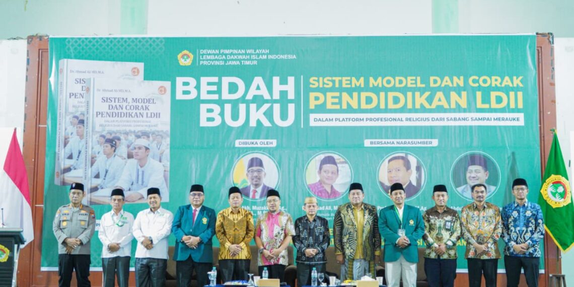 DPW LDII Jawa Timur menggelar kegiatan Bedah dan Diskusi Buku berjudul Sistem Model dan Corak Pendidikan LDII Dalam Platform Profesional Religius Dari Sabang Sampai Merauke Acara berlangsung pada Minggu 105 pagi di Gedung Auditorium UIN Sunan Ampel Surabaya Dok LINES Jatim