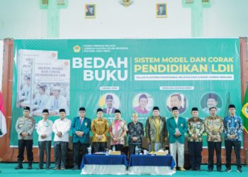 DPW LDII Jawa Timur menggelar kegiatan Bedah dan Diskusi Buku berjudul Sistem Model dan Corak Pendidikan LDII Dalam Platform Profesional Religius Dari Sabang Sampai Merauke Acara berlangsung pada Minggu 105 pagi di Gedung Auditorium UIN Sunan Ampel Surabaya Dok LINES Jatim