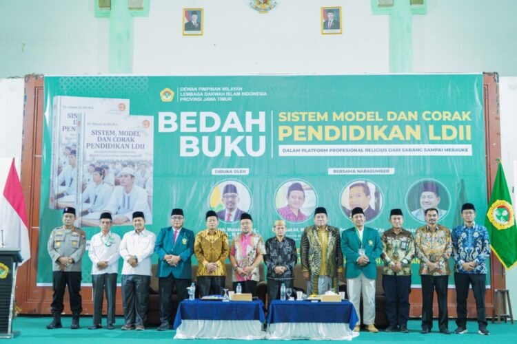 DPW LDII Jawa Timur menggelar kegiatan Bedah dan Diskusi Buku berjudul Sistem Model dan Corak Pendidikan LDII Dalam Platform Profesional Religius Dari Sabang Sampai Merauke Acara berlangsung pada Minggu 105 pagi di Gedung Auditorium UIN Sunan Ampel Surabaya Dok LINES Jatim