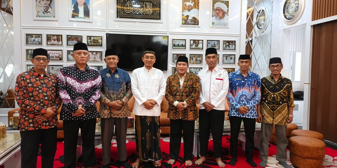 Ketua Umum Majelis Ulama Indonesia MUI Jombang KH M Afifuddin Dimyathi menerima kunjungan DPD LDII Jombang Foto LINES Jombang