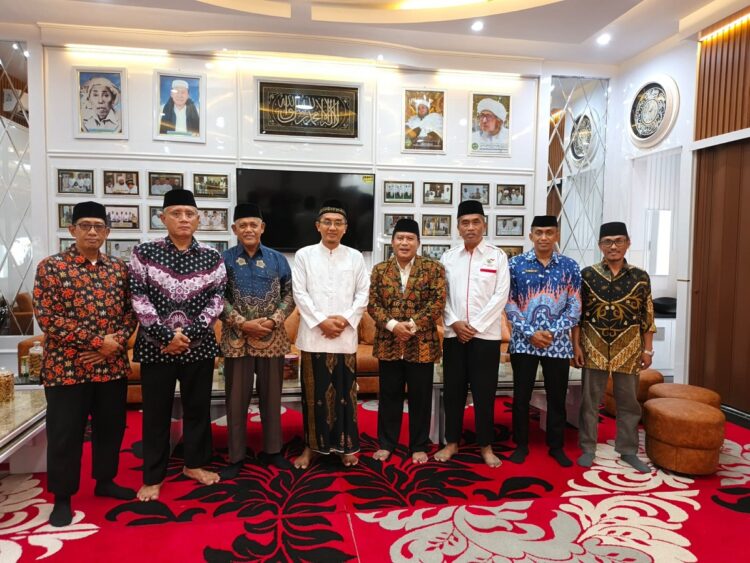 LDIIJombangbersilaturahimkeMUI | LDII JAWA TIMUR Ketua Umum Majelis Ulama Indonesia MUI Jombang KH M Afifuddin Dimyathi menerima kunjungan DPD LDII Jombang Foto LINES Jombang
