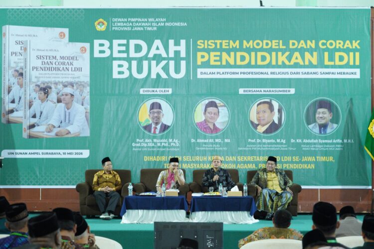 DPW LDII Jawa Timur menggelar kegiatan Bedah dan Diskusi Buku berjudul Sistem Model dan Corak Pendidikan LDII Dalam Platform Profesional Religius Dari Sabang Sampai Merauke Acara berlangsung pada Minggu 105 pagi di Gedung Auditorium UIN Sunan Ampel Surabaya Dok LINES Jatim