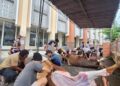 Warga LDII Medaeng menyembelih hewan kurban di halaman Masjid Baiturrohim Sidoarjo Rabu 275 Foto LINES Sidoarjo