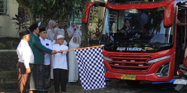 Pelepasan calon jamaah haji warga LDII Jember Foto LINES Jember