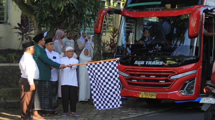 Pelepasan calon jamaah haji warga LDII Jember Foto LINES Jember