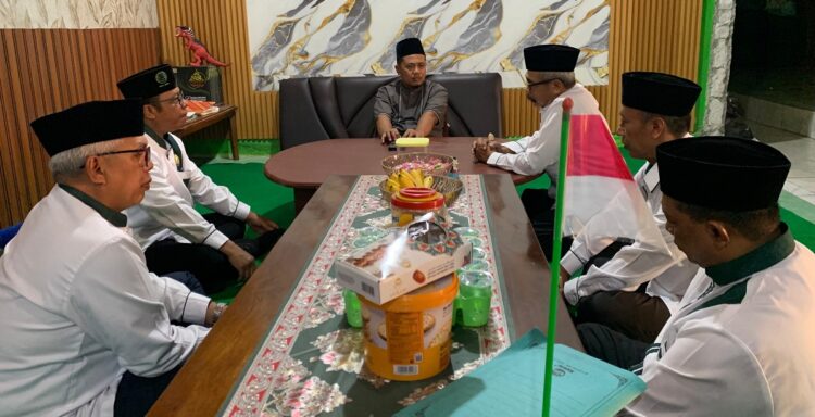 ldiimagetansilaturahimdenganpcnu | LDII JAWA TIMUR Jajaran DPD LDII Magetan silaturahim ke Ketua PCNU Kiai Susanto Foto LINES Magetan