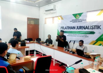 jurnalis tvOne Umar Sanusi bekali generasi muda LDII Jombang tentang teknik peliputan di lapangan Foto LINES Jombang