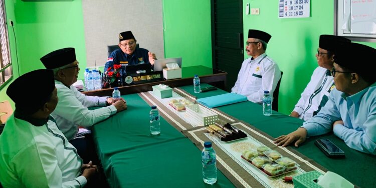 Ketua DPD LDII Magetan Joko Pramono bersama jajaran saat audiensi dengan BAZNAS Kabupaten Magetan Foto LINES Magetan