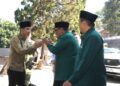 Ketua DPW LDII Jawa Timur Moch Amrodji Konawi menyambut kedatangan Wakil Presiden Gibran Rakabuming Raka saat Pembukaan CAI 2026 Senin 296 Foto Panitia Permata CAI