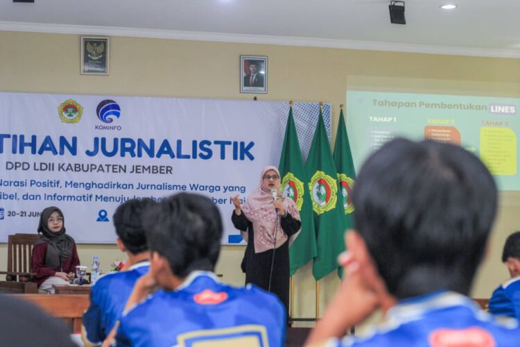 Pengurus KIM DPP LDII Widi Yunani memaparkan berdirinya LINES dilatarbelakangi oleh kebutuhan strategis organisasi dalam merespon derasnya arus transformasi digital dan keterbukaan informasi Dok LINES Jember