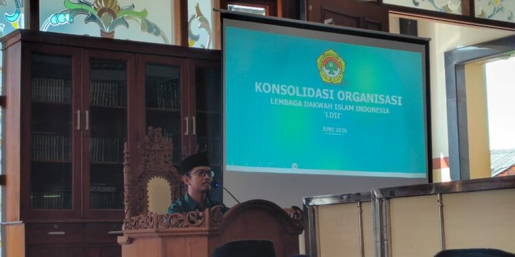 konsolidasipcldiigununganyar | LDII JAWA TIMUR Ketua PC LDII Gunung Anyar Firman Achmad Cholik Foto LINES Surabaya