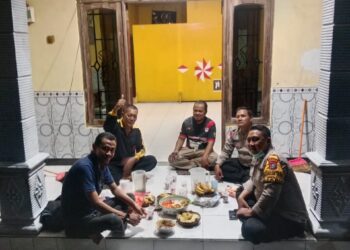 Pengurus LDII Kecamatan Tarik menerima kunjungan Bhabinkamtibmas Desa Kramattemenggung Brigadir Hariyanto di Aula Masjid As Syafiiyah Mojokerto Selasa 265 Dok LINES Sidoarjo