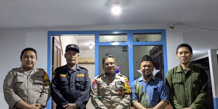 Pengurus PC LDII Kecamatan Tarik bersama Senkom Mitra Polri Kecamatan Tarik bersilaturahmi ke Pos Polisi di Desa Kramattemenggung Kamis 145 Dok LINES Sidoarjo