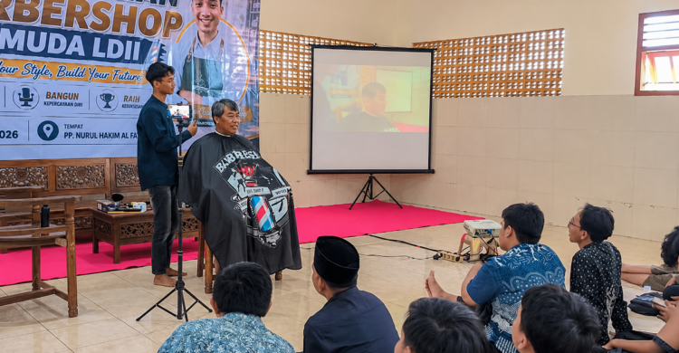 pelatihanbarberldiikediri | LDII JAWA TIMUR Pemuda LDII Mojoroto mengikuti pelatihan barber untuk meningkatkan keterampilan sebagai bekal menghadapi persaingan kerja dan membuka peluang usaha Minggu 286 Foto LINES Kediri