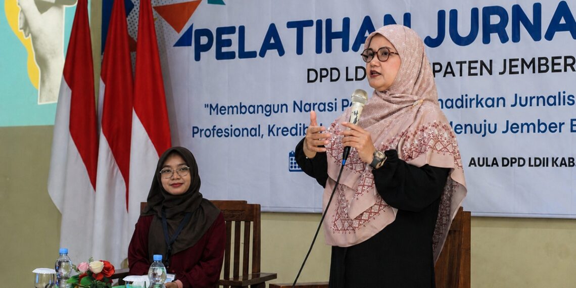 pelatihanjurnalistikdijember | LDII JAWA TIMUR Anggota Biro KIM DPW LDII Jawa Timur Widi Yunani Foto LINES Jember