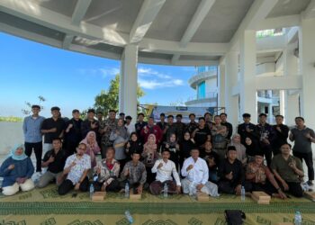 Pemuda LDII bersama pengurus Karang Taruna OPD Gresik Foto LINES Gresik