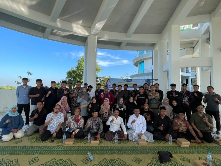 Pemuda LDII bersama pengurus Karang Taruna OPD Gresik Foto LINES Gresik