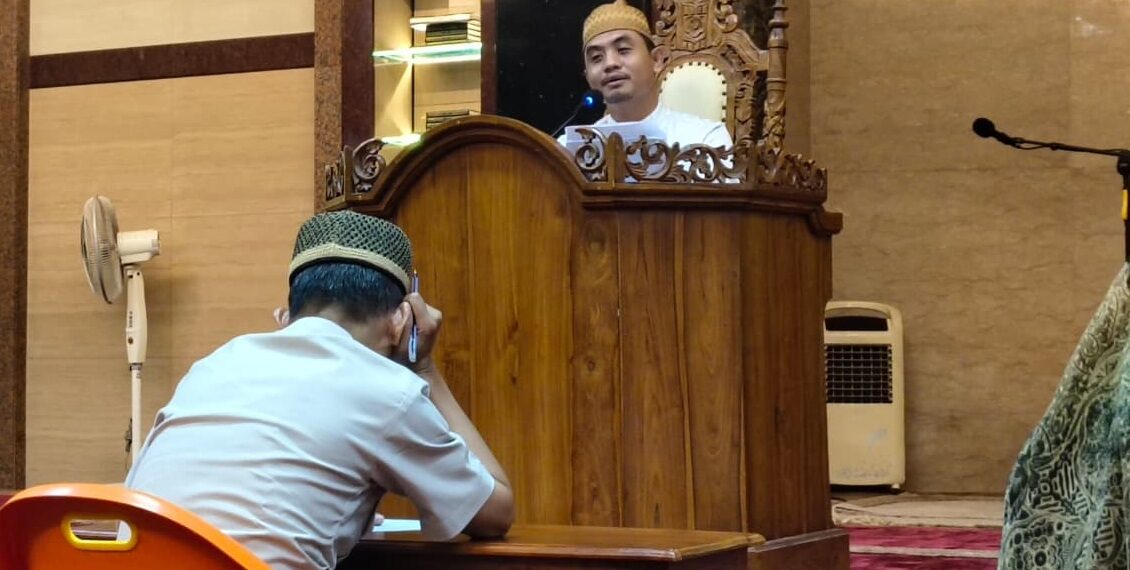 pengajianpcldiigununganyar | LDII JAWA TIMUR Ustadz Siswoyo mengingatkan warga LDII pentingnya menumbuhkan sikap dermawan Foto LINES Surabaya