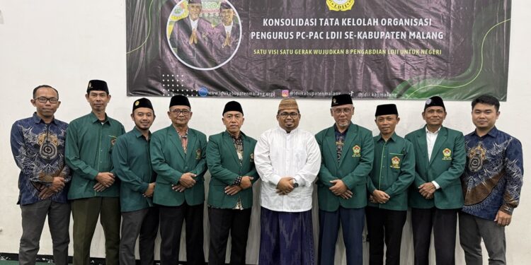 pengurusldiikabupatenmalangdandwipramono | LDII JAWA TIMUR Dwi Pramono tengah menegaskan pentingnya tata kelola organisasi yang baik dalam konsolidasi LDII Kabupaten Malang agar program memberi manfaat nyata bagi masyarakat Foto LINES Malang